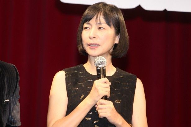 週刊誌の記者・折口マキ役の西田尚美