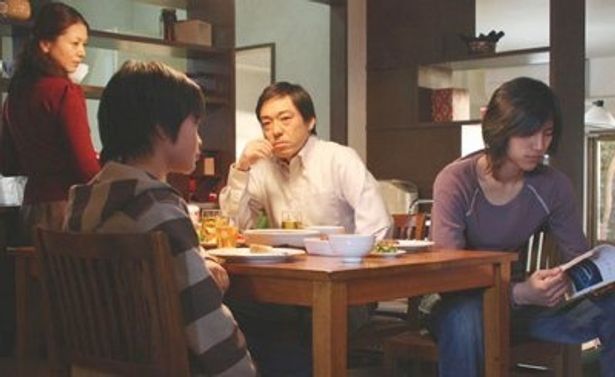 黒沢監督が「家族」をテーマに撮った、香川照之、小泉今日子共演の『トウキョウソナタ』