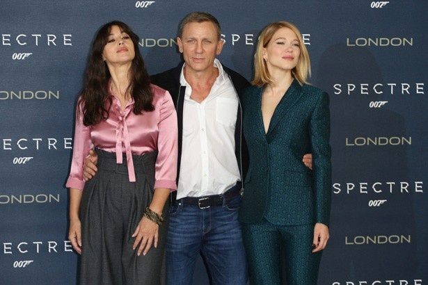 【写真を見る】『007 スペクター』でボンド役を演じているダニエル・クレイグと、ボンドガールのモニカ・ベルッチ＆レア・セドゥ