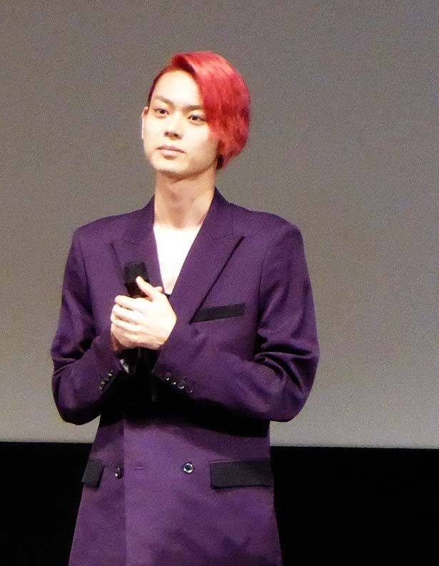 【写真を見る】釜山国際映画祭で舞台挨拶に登壇した赤毛の菅田将暉