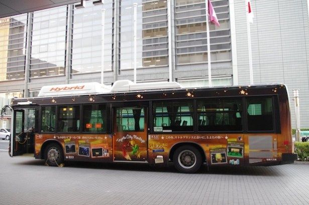 豊田市を走るラッピングバス 