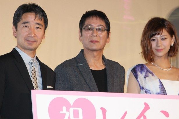 左がメガホンをとった三宅喜重監督