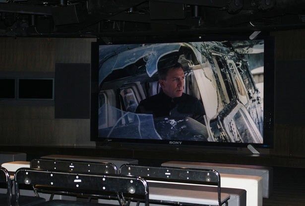 大迫力の200インチスクリーンでは『007 スペクター』特別映像を上映