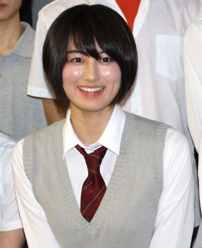 高月彩良、キュートな制服姿で汗だく！「100キロくらい走った感じ」