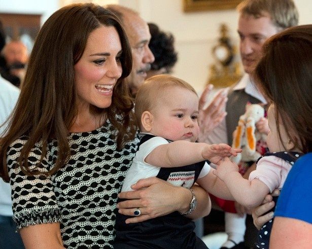 【写真を見る】ジョージ王子にはロンドンの子供服ブランド、レイチェル・ライリーの服を着せることが多い
