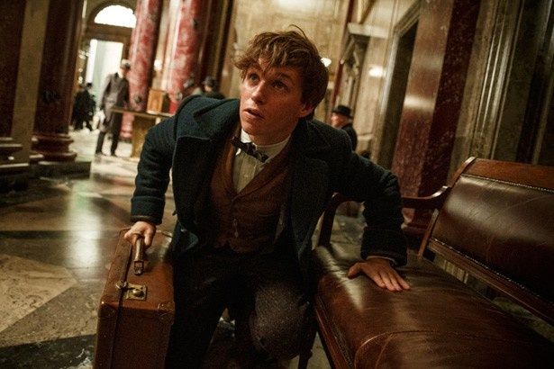 「ハリー・ポッター」の新シリーズ『ファンタスティック・ビーストと魔法使いの旅』の主人公ニュート・スキャマンダー。このスーツケースに秘密が？