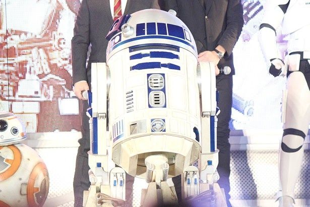 BB-8に話題を持っていかれ、少々不満(？)なR2-D2