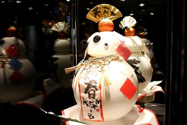 片岡鶴太郎の作品はBB-8が正月の鏡餅に！