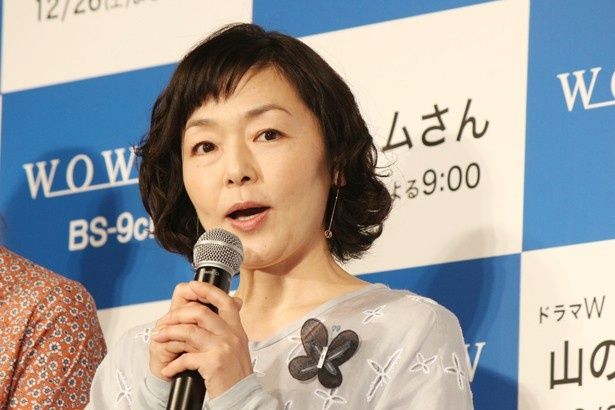 【写真を見る】作家のハナ役を演じた小林聡美