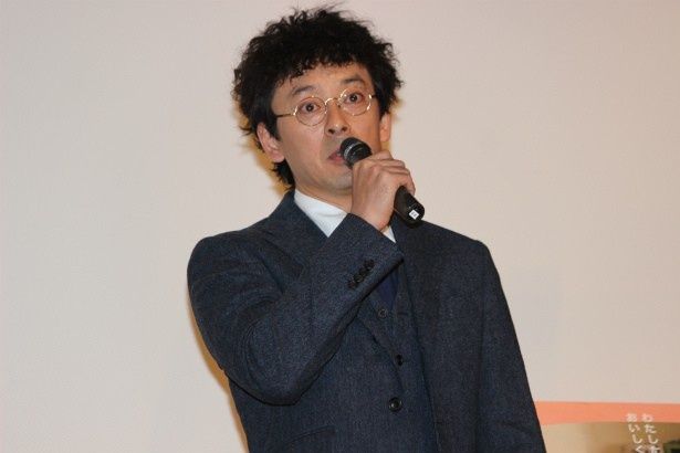 夫・信吾役を演じた滝藤賢一