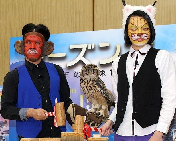 【写真を見る】本物のフクロウも、ピスタチオの白目ネタに挑戦!?ナイスコンビネーションを見せた