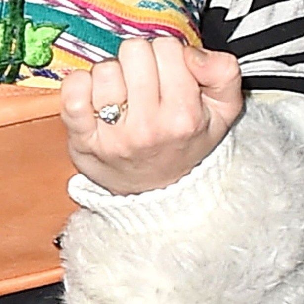 【写真を見る】最近撮影されたマイリーの左手薬指には指輪が