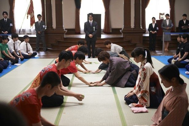 白熱の競技かるたシーンにも注目！