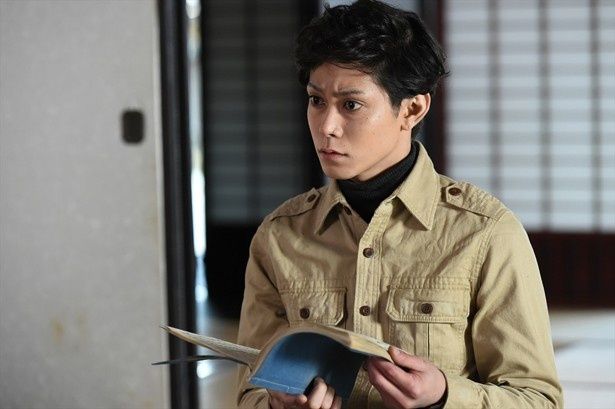 板野友美が見つめる先は のぞきめ の新写真を公開 最新の映画ニュースならmovie Walker Press