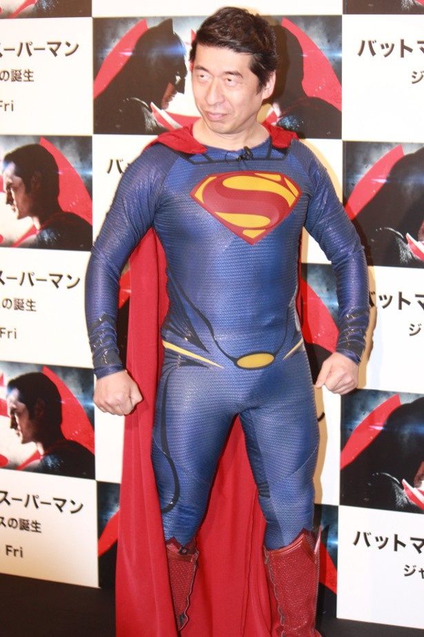 筋肉隆々の寺門ジモンがスーパーマンに！