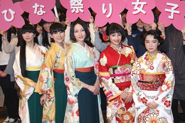 160人の女性を前に、ガールズトークに花を咲かせた