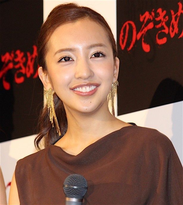 板野友美、サプライズに仰天！