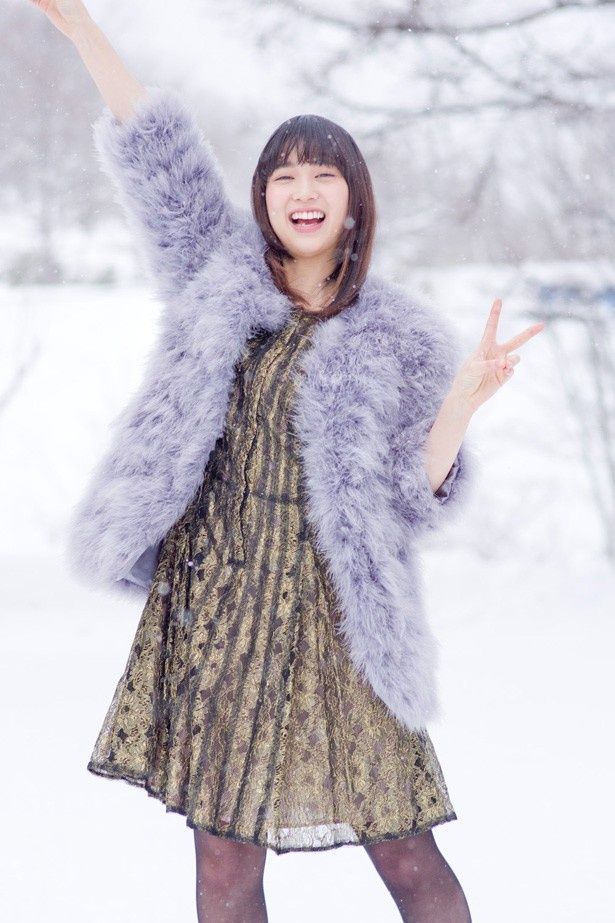【写真を見る】夕張の雪景色の中ではしゃぐ森川葵。ほか写真、劇中カットなどはこちら