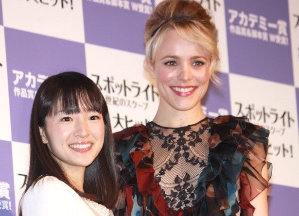 レイチェル・マクアダムスが、片づけコンサルタントの近藤麻理恵と対面