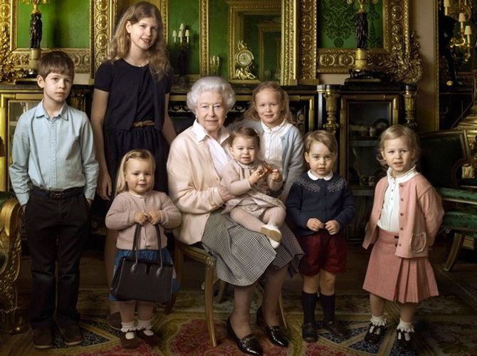 キャサリン妃が公式写真用の子供服に似た服を選ぶわけ