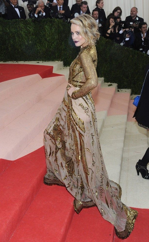 ヴァレンティノのドレスで登場したレイチェル・マクアダムス