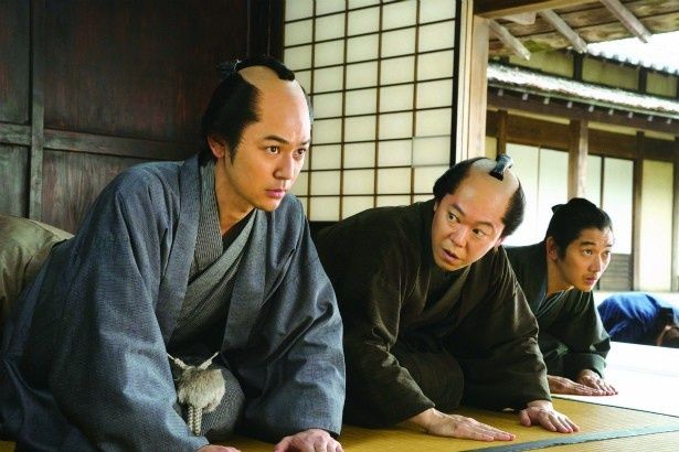 十三郎の弟・浅野屋甚内（妻夫木聡）も仲間に加わる