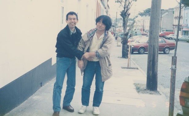 30年前にアイルランド旅行をした時の鈴木敏夫と押井守の秘蔵写真。この時の押井監督の経験が本作の世界観に反映されている