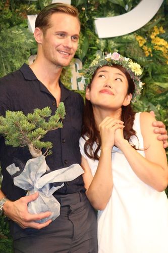横澤夏子、194cmのイケメン俳優からのハグとキスに大興奮！