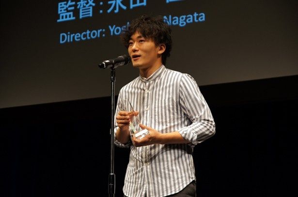 『花瓶に花』の監督を務めた松居大悟。受賞に際しては石崎ひゅーいからのビデオメッセージも届いた
