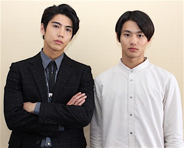 【写真を見る】まるで兄弟のよう！野村周平と賀来賢人がインタビューに登場