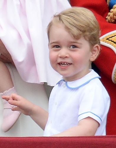 ジョージ王子が3歳に！愛犬にアイスをあげる写真がキュート