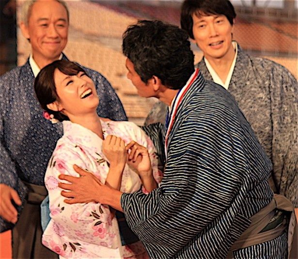 深田恭子 伊原剛志のキスをのけぞって阻止 画像1 15 Movie Walker Press