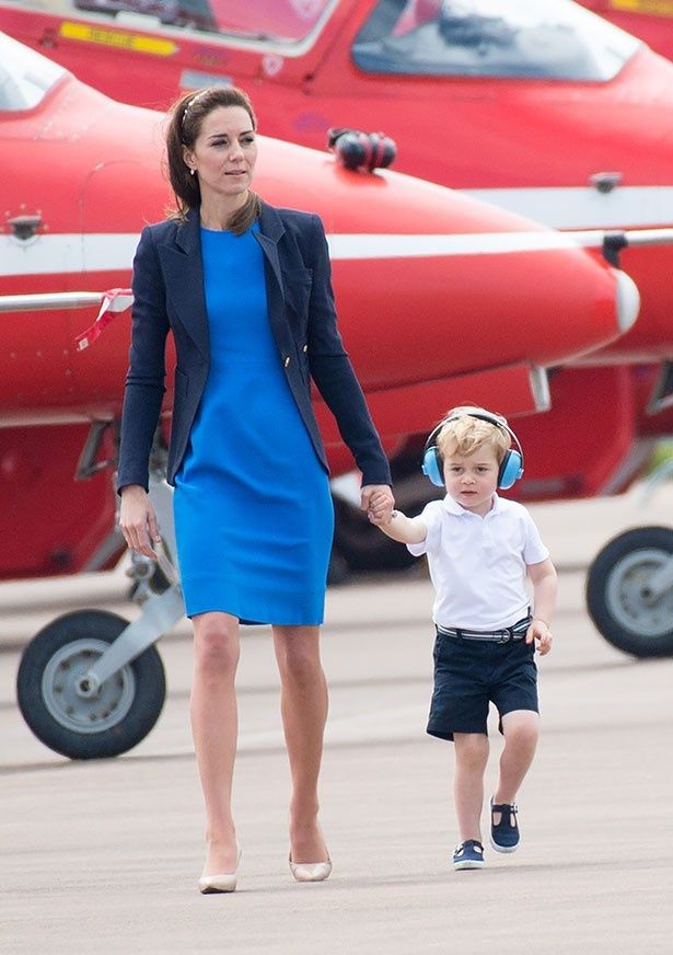 王室の伝統としてキャサリン妃はジョージ王子に半ズボンを履かせている？
