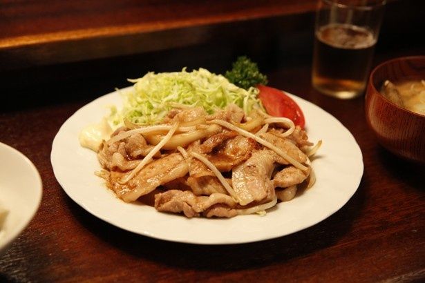 素朴だが、食欲をそそる焼肉定食