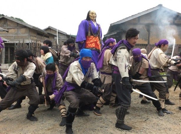 師匠(声・石橋蓮司)も共に戦っていく