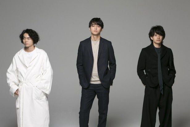 【写真を見る】東出昌大、池松壮亮、菅田将暉がインタビューに登場！スタイリッシュなファッションにも注目