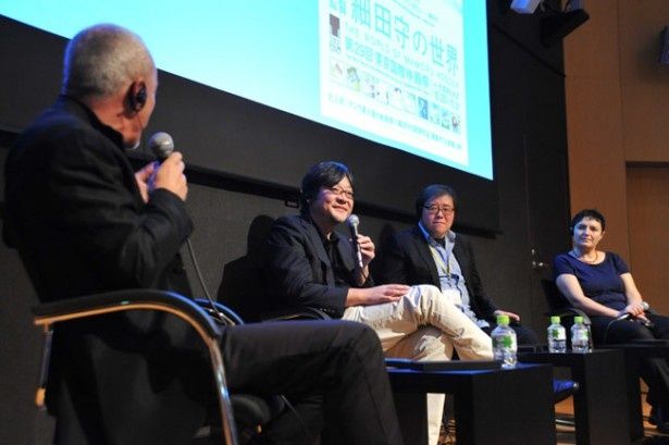 【写真を見る】細田監督とトークを交えたフランス人、韓国人、ドイツ人の各氏から質問が飛び交う