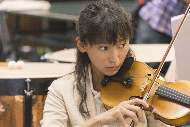 千鶴はバイオリンを弾きたくてオーケストラに入団