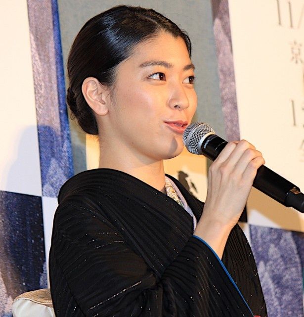 『古都』完成披露試写会に登壇した成海璃子