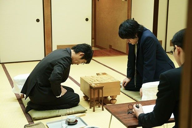 【写真を見る】松山ケンイチと安田顕が最も難しいと語った「負けました」のシーン