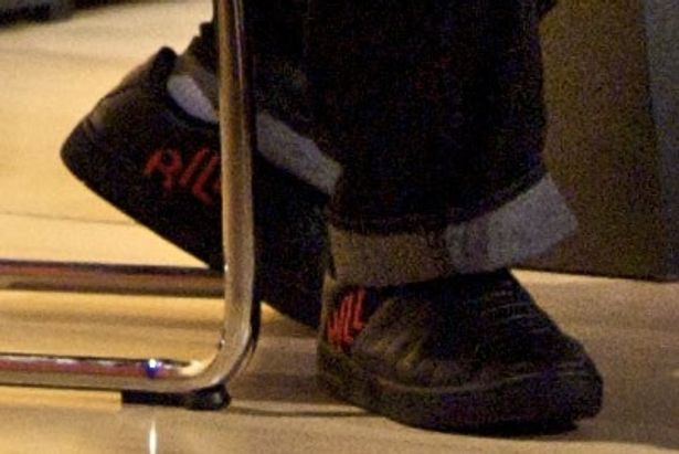 “Kill Bill”の赤いロゴが入った靴！