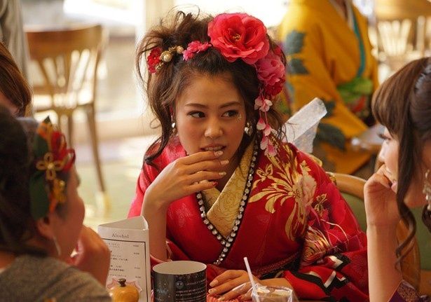 高畑充希がキャバ嬢に ギャルファッションが意外とお似合い 最新の映画ニュースならmovie Walker Press