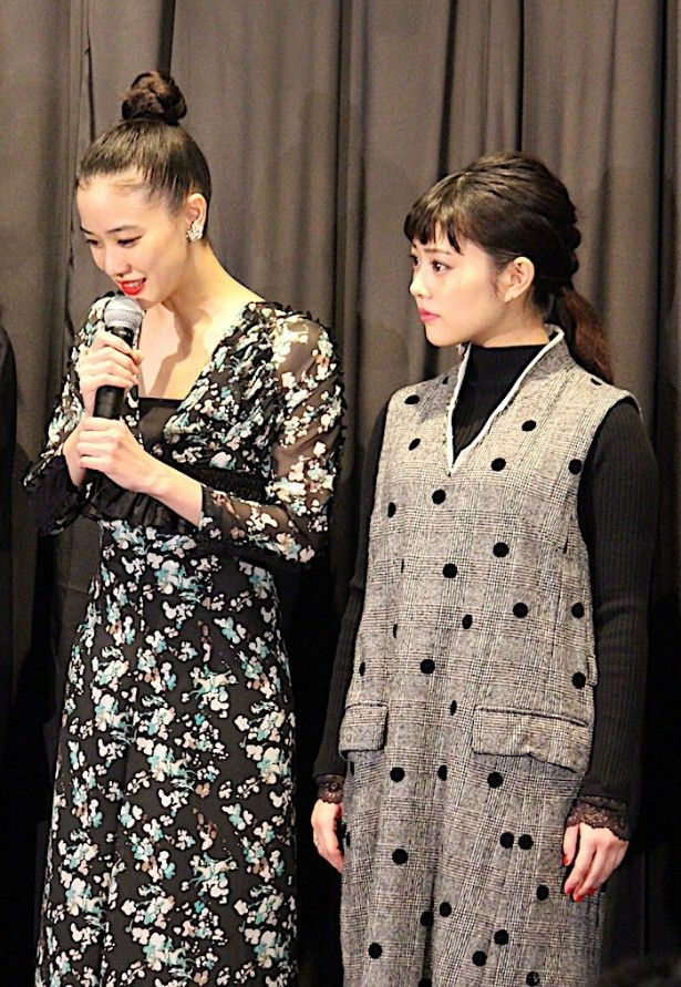 蒼井優＆高畑充希、キュートな衣装で登場！