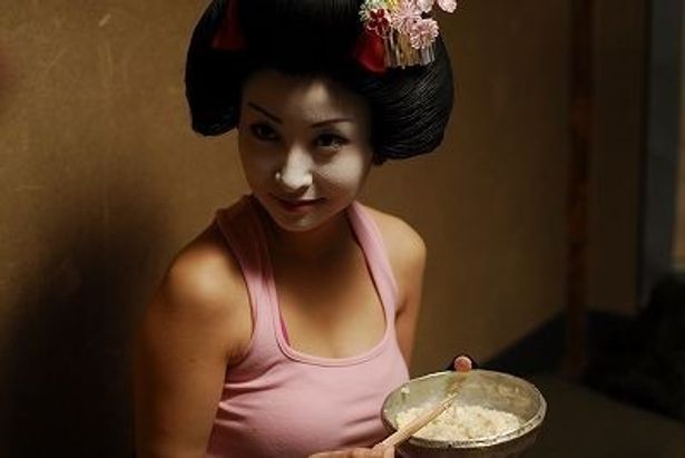 『ロボゲイシャ』では日本髪にタンクトップ(！)のキャラが登場