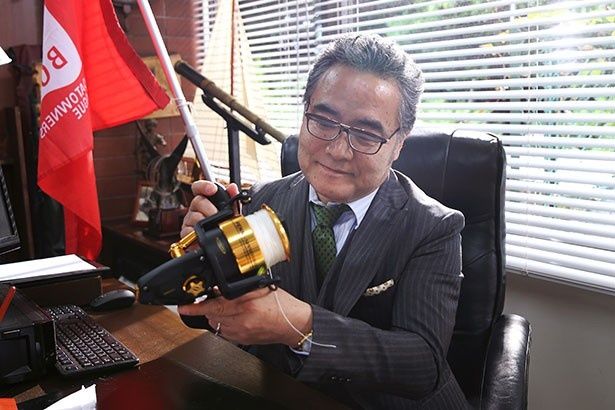 カラオケと釣りが好きな将棋連盟の会長、神宮寺崇徳