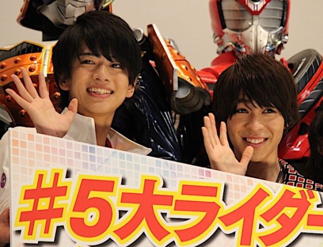 仮面ライダーエグゼイドとゴーストが揃い踏み 飯島寛騎が西銘駿の たくましさ に憧れ 最新の映画ニュースならmovie Walker Press