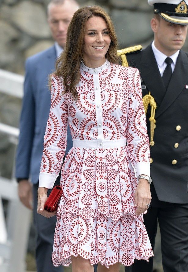 キャサリン妃はカナダ訪問時にこのドレスを着て、華やかだと絶賛された