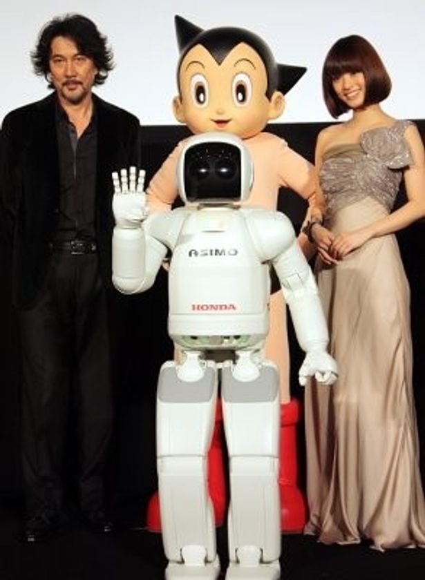 上戸彩、役所広司、アトム、世界初の本格的な二足歩行ロボット・ASIMOが顔合わせ