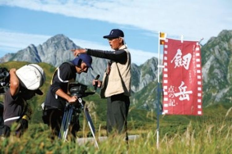 まさに極限状態!?　極寒の雪山で見せる鬼監督の名采配