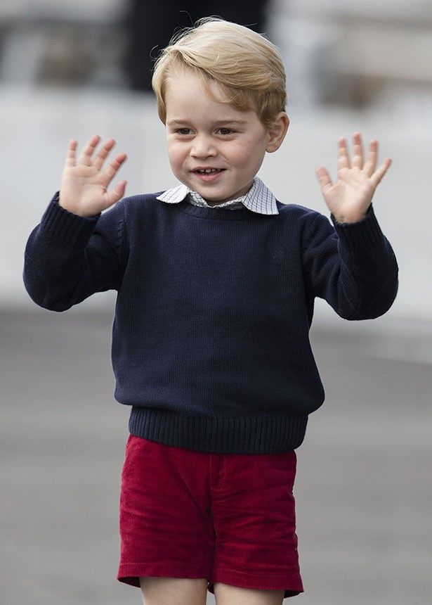 【写真を見る】キュートな写真の数々で世界を笑顔にしてきたジョージ王子